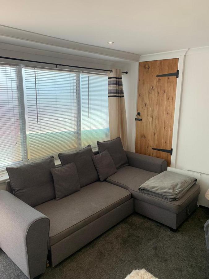 Beautiful Studio Apartment Milford Haven Kültér fotó
