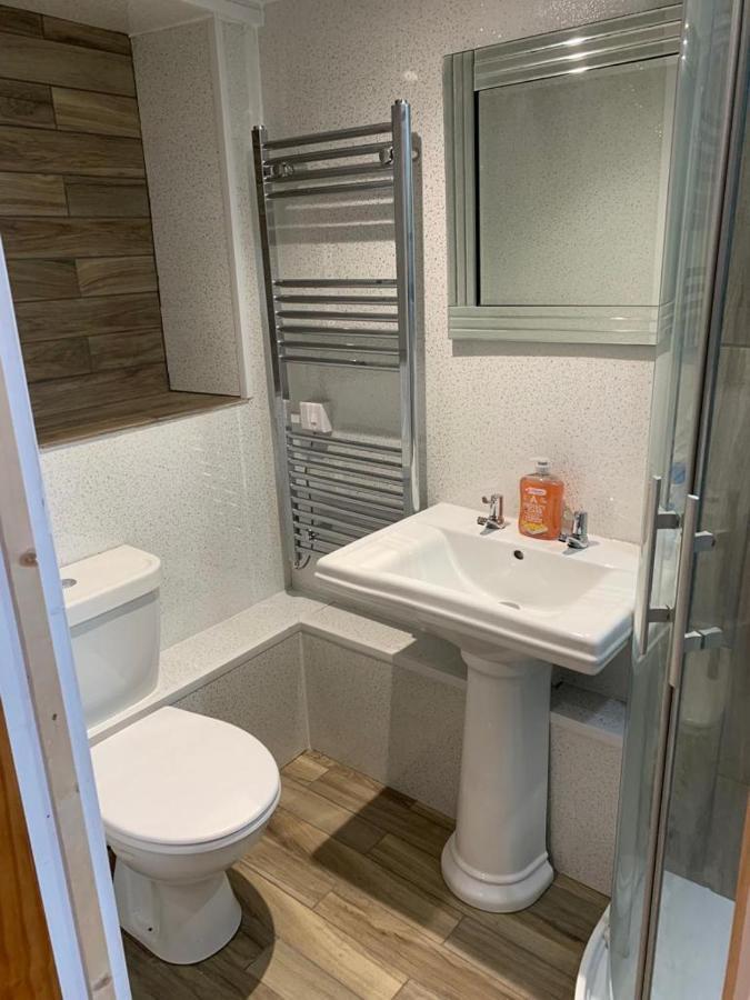 Beautiful Studio Apartment Milford Haven Kültér fotó